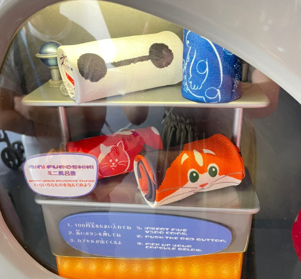 ディズニーランド&ディズニーシーのガチャガチャの場所はどこ?エコバッグなど全種類紹介!【2022年7月最新】