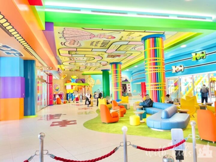 東京ディズニーリゾートトイストーリーホテルのロビーの装飾